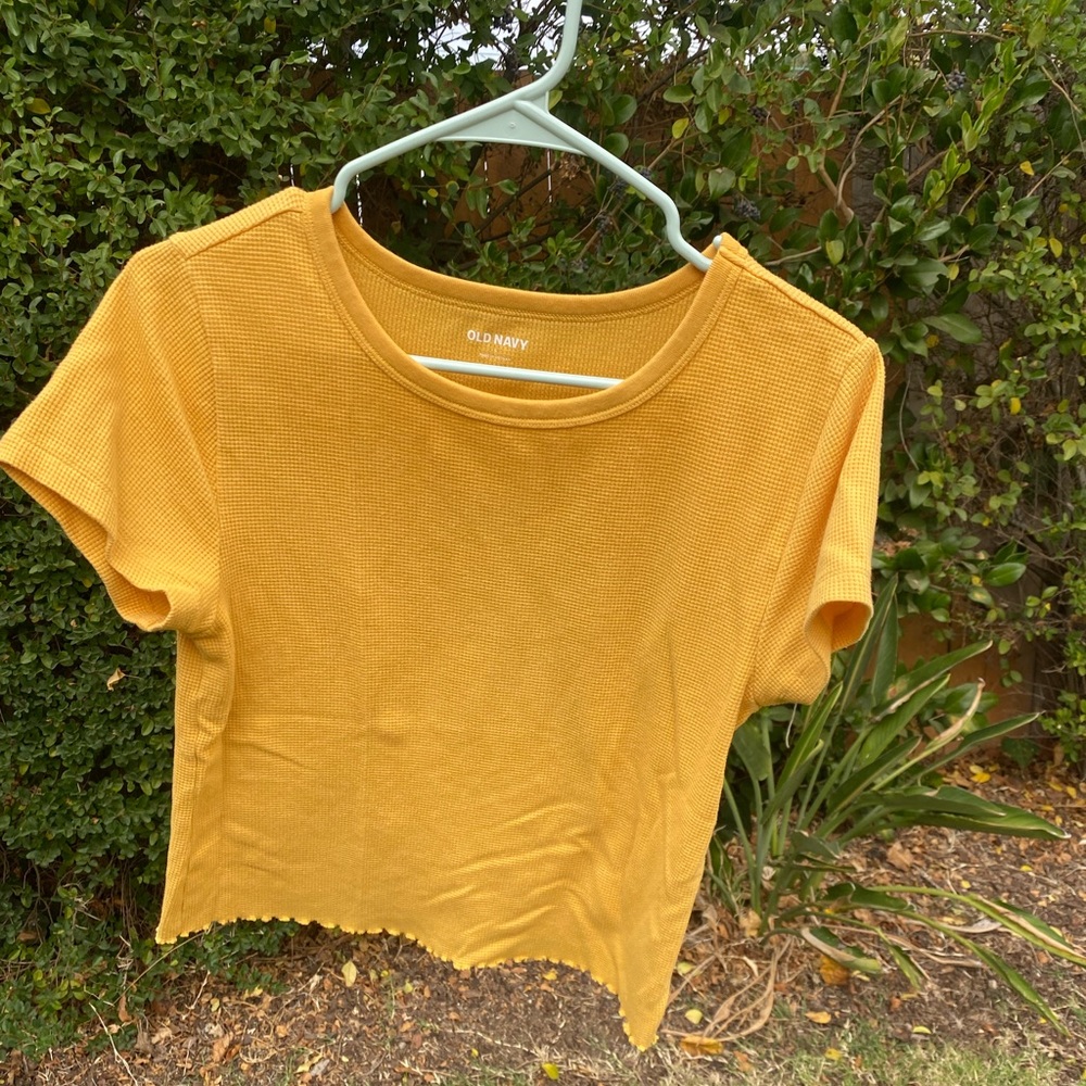 Old navy cropped frill bottom waffle tshirt size large